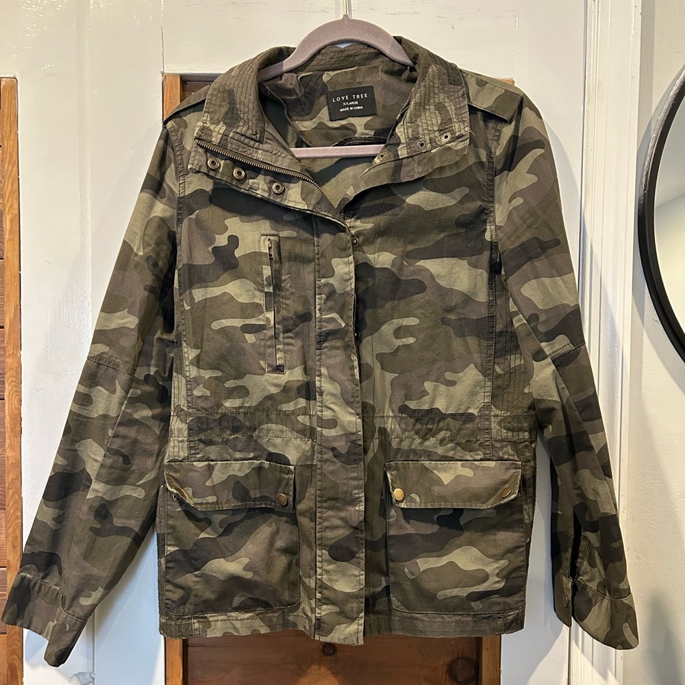 Love Tree Camouflage Utility Jacket